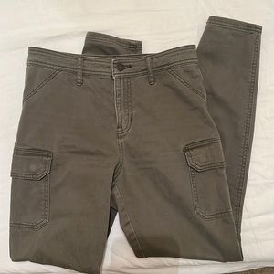 SOLD Abercrombie & Fitch Cargo pants style